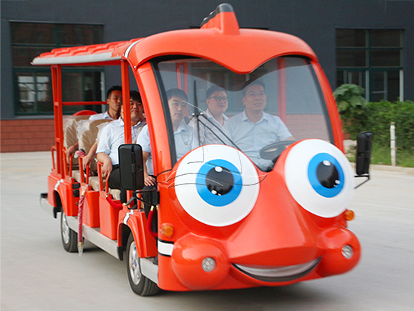 Why will there be a large number of electric sightseeing cars in all major scenic spots in 2023?